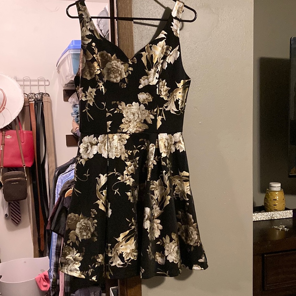 Shiny floral knee length skirt